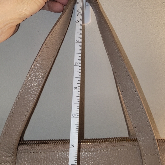 Cuyana Revive genuine leather Tote with gold monogram - Picture 13 of 15